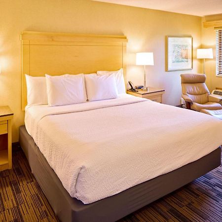 Livinn Hotel Cincinnati North/ Шаронвилл Экстерьер фото