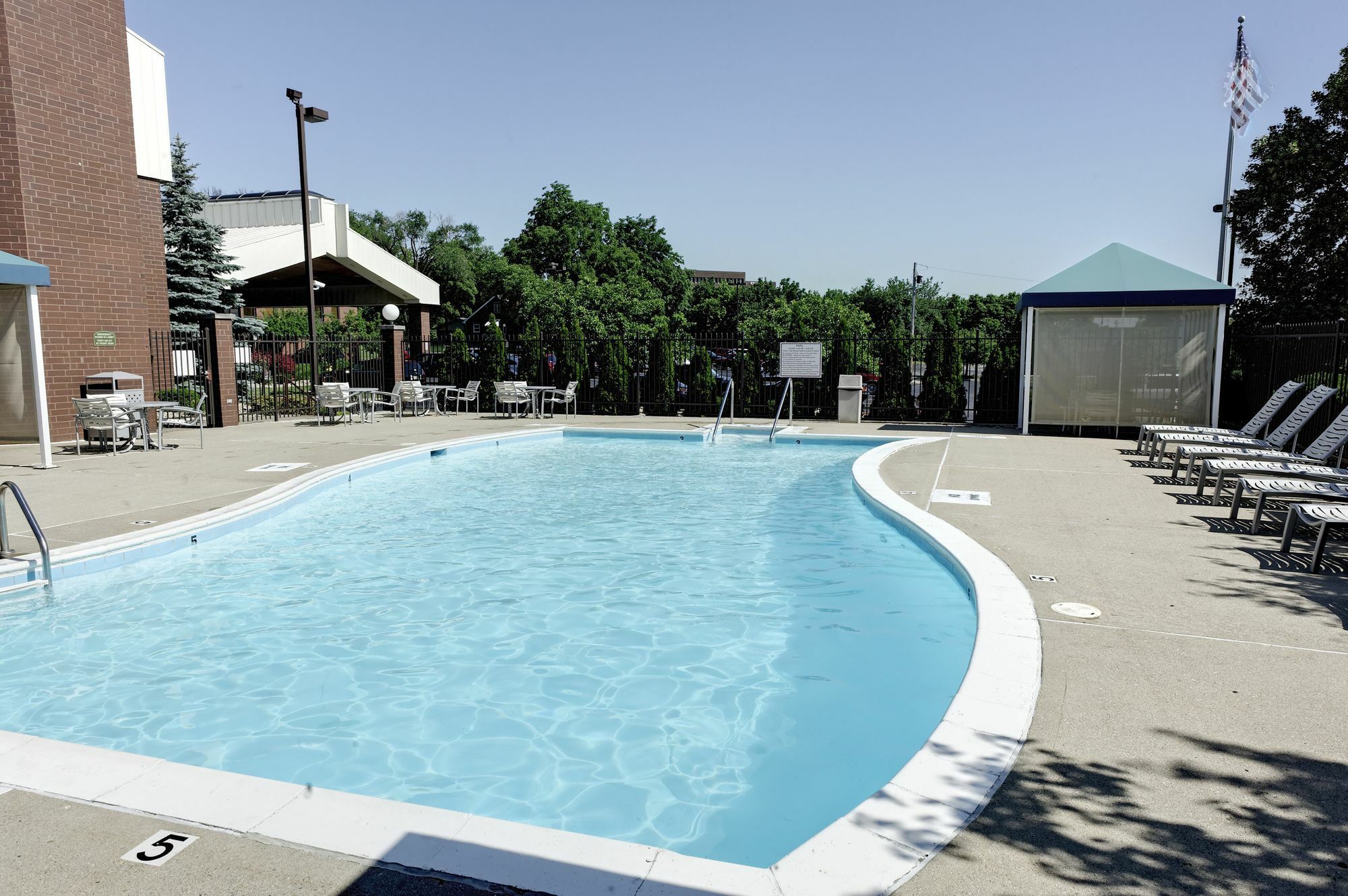 Livinn Hotel Cincinnati North/ Шаронвилл Экстерьер фото